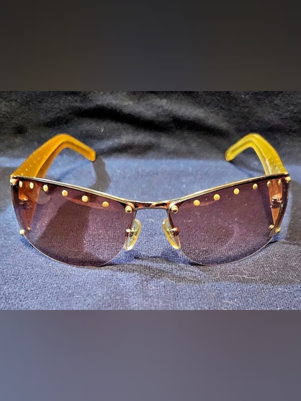 Vintage GUESS Y2K-style wrap-around shield sunglasses